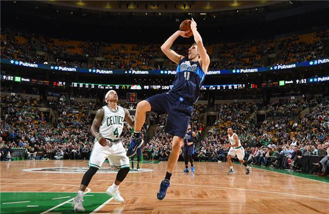 足球场上带 足球场上带