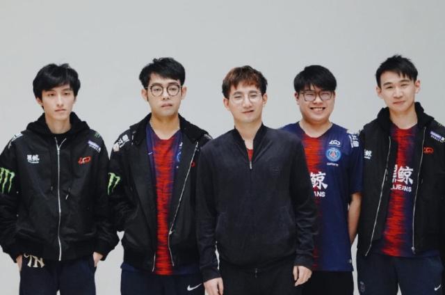 阿努诺比和 阿努诺比和